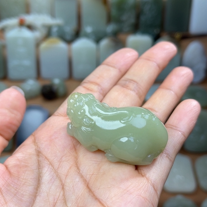 和田玉挂件未镶嵌且末料黄口貔貅