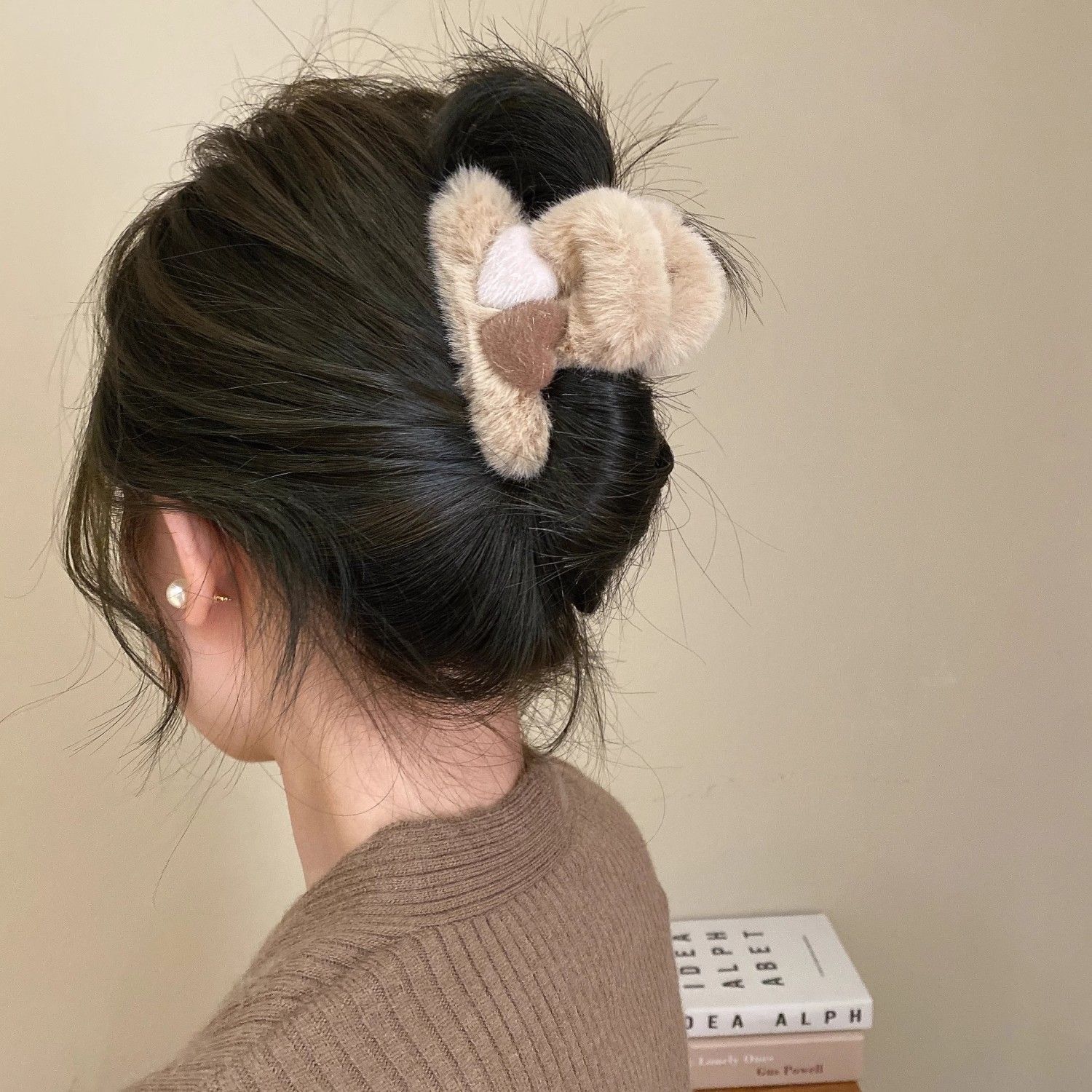 【西界】美拉德秋冬气质毛绒抓夹夹中号女2023新款爱心头饰发夹毛