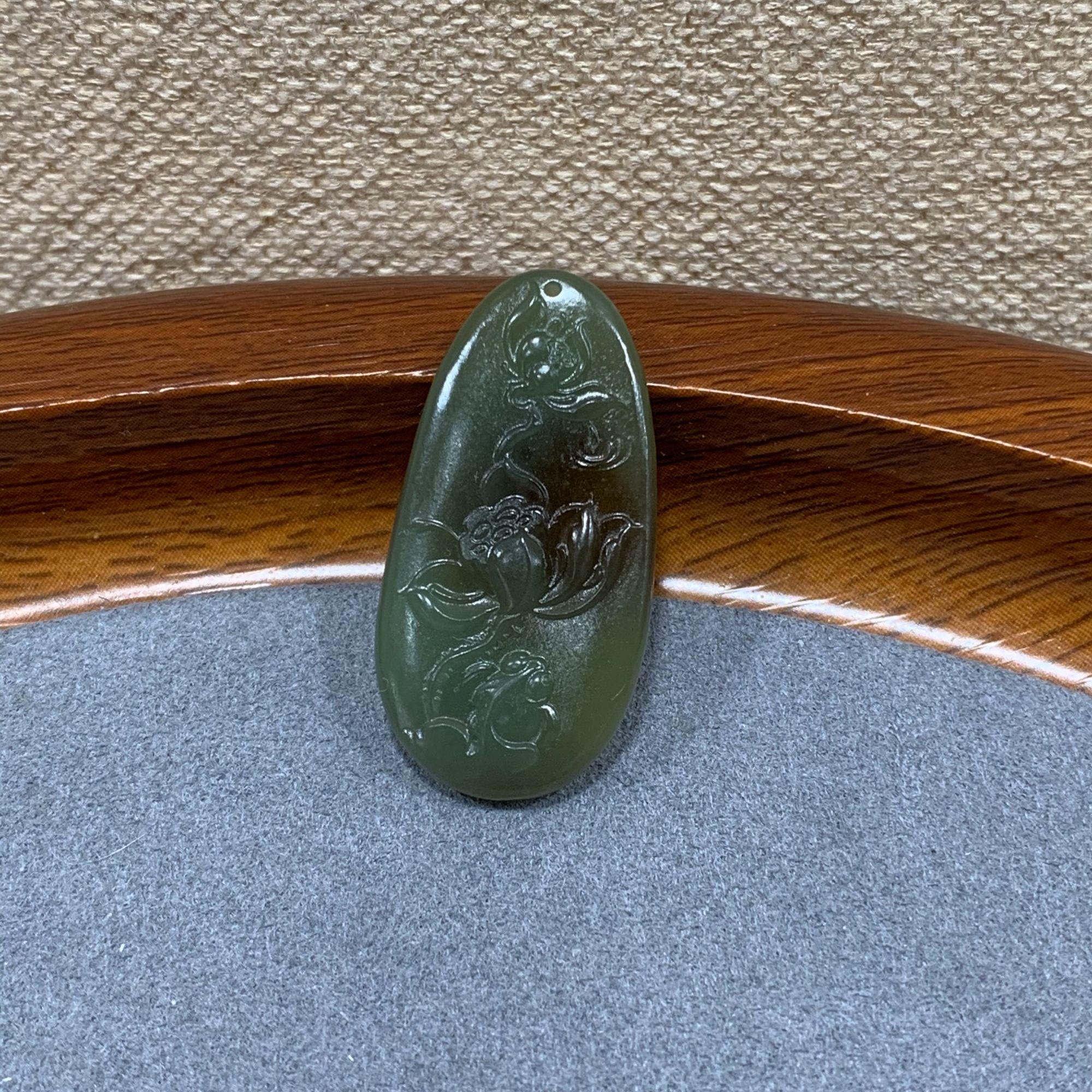 无品牌和田玉荷花吊坠