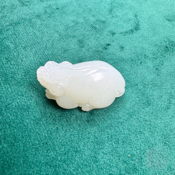 和田玉老坑俄料白玉貔貅颈饰