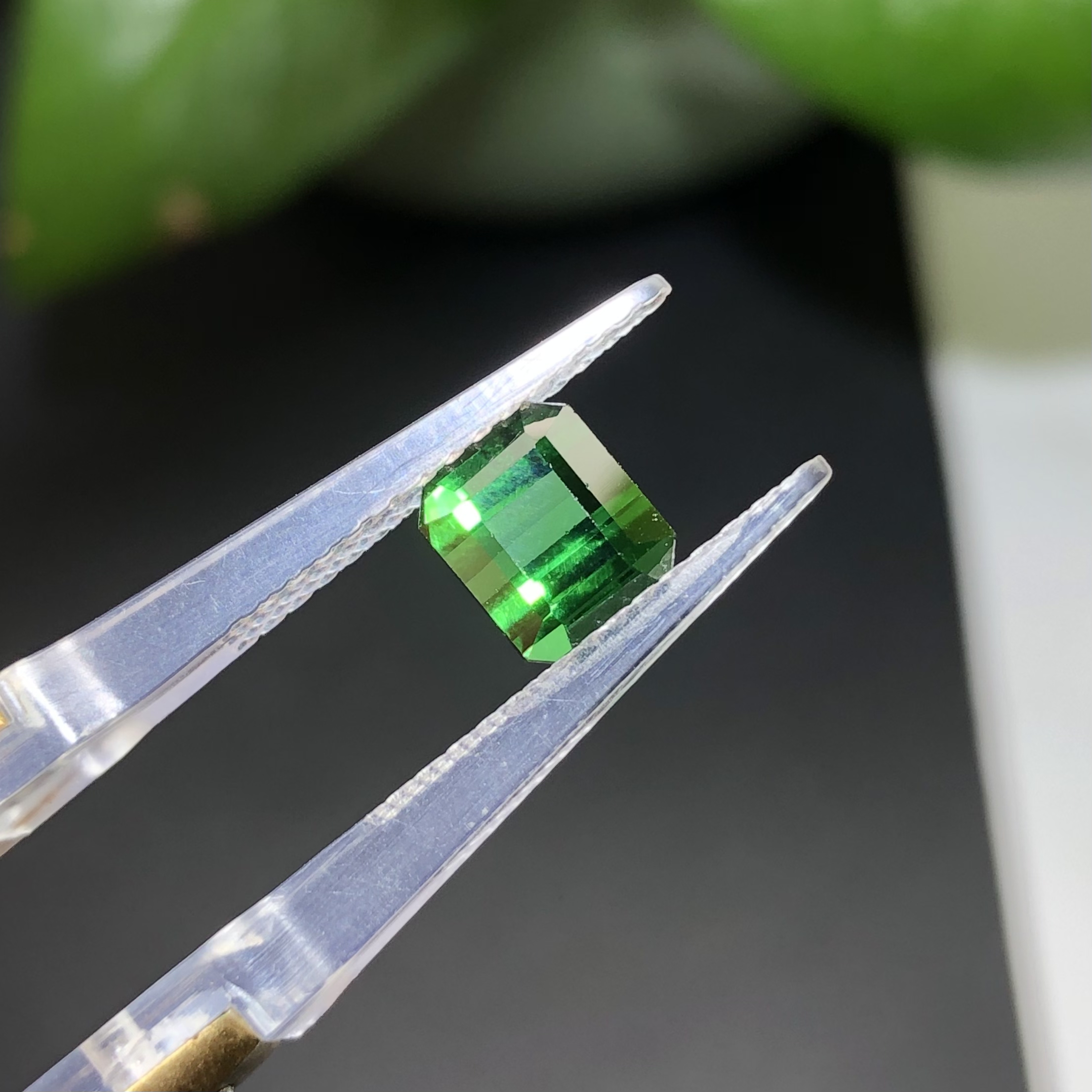 天然绿碧玺裸石 2.155ct 长方形 电光绿碧玺 玻璃净体 可做设计款