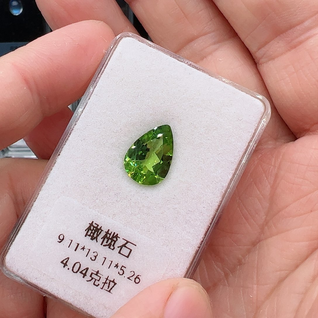 橄榄石4.04克拉裸石未镶嵌