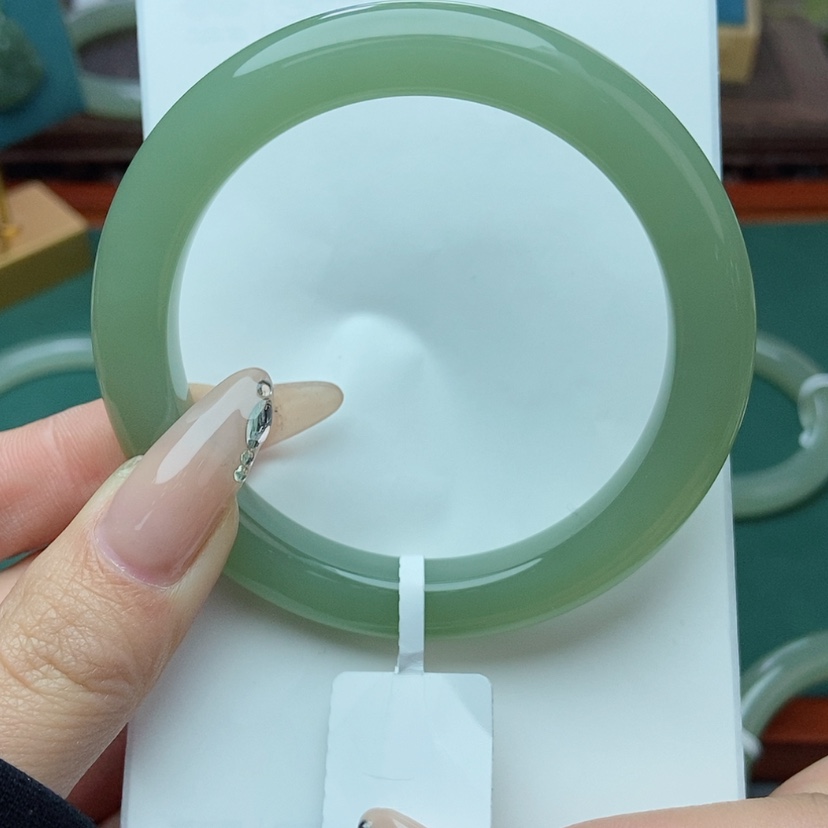 【闪购商品】和田玉手镯未镶嵌57