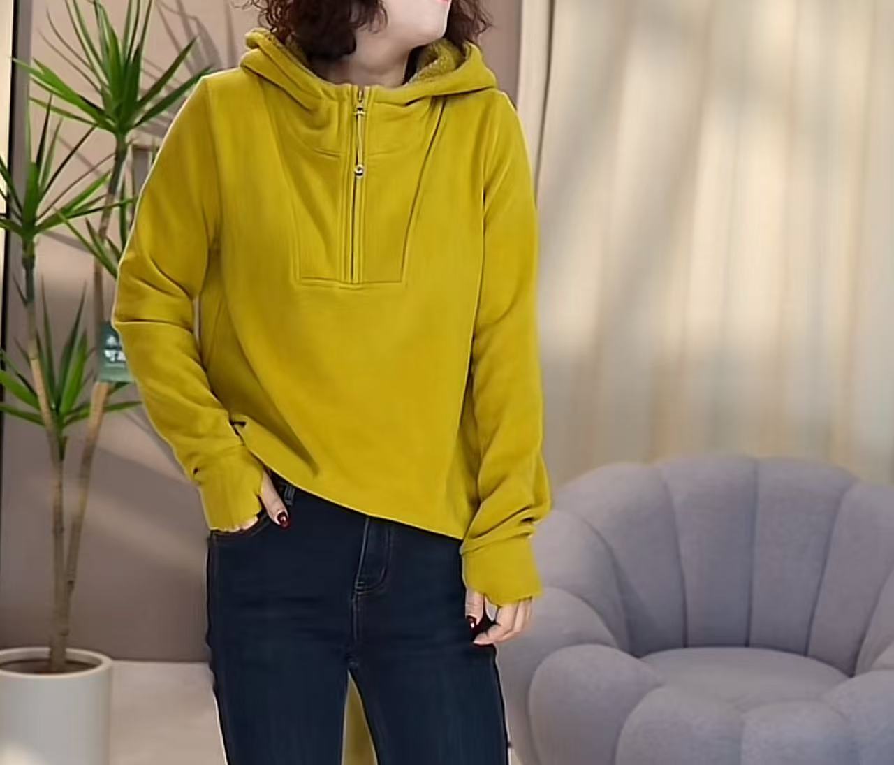 【卿她】半开拉链套头德绒帽衫新款女时尚帽子带毛长袖卫衣