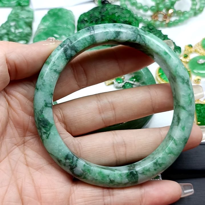 翡翠手镯未镶嵌翡翠成品