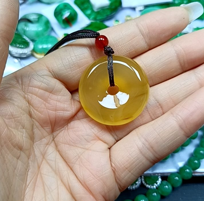 红玛瑙平安扣吊坠