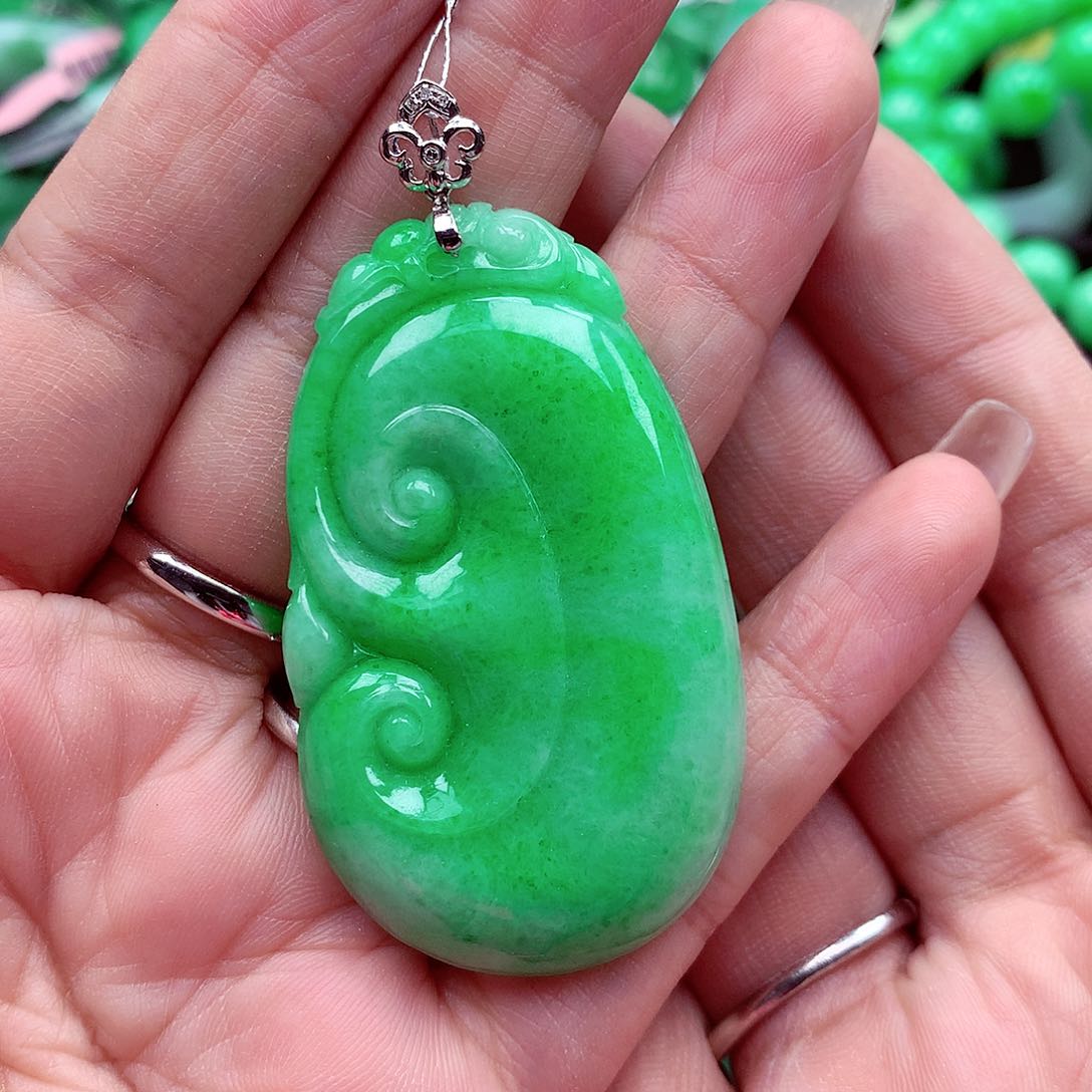 翡翠颈饰18K金镶嵌翡翠