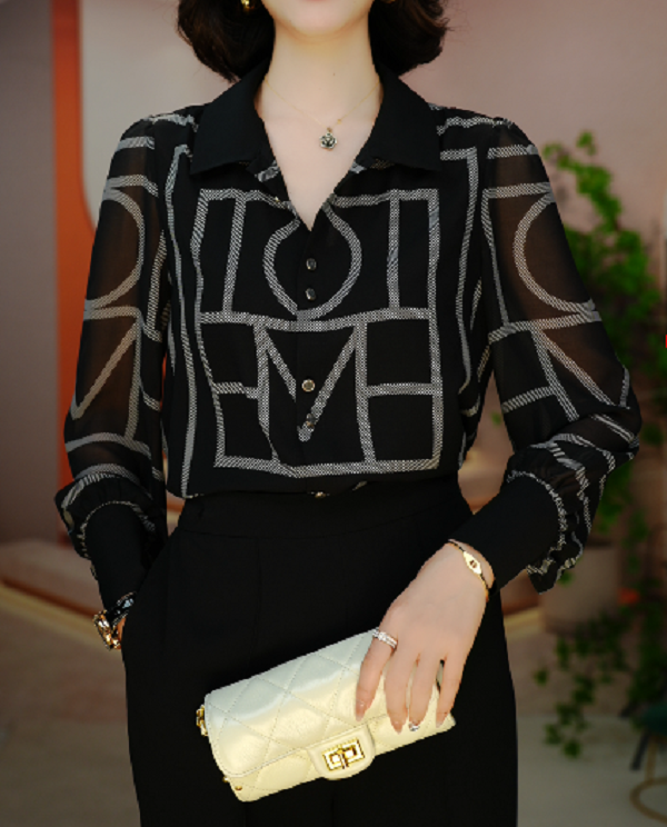 高端长袖时尚上衣女显瘦显白百搭印花V领减龄
