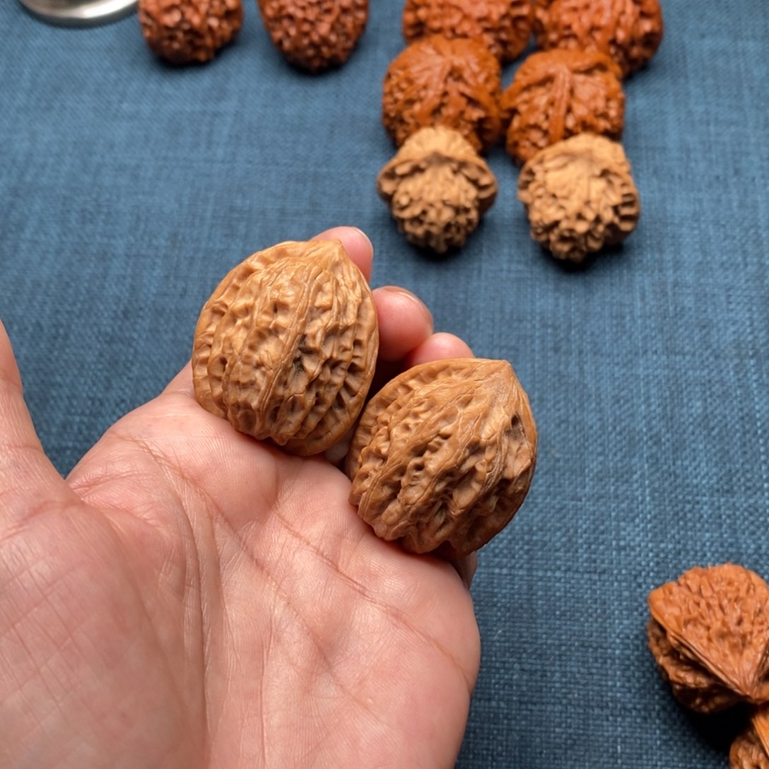 桃核把件柳叶鸡心32