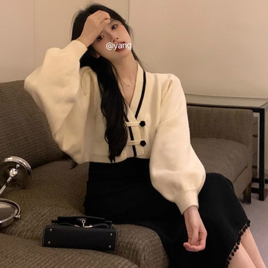 短款别致网红爆款盘扣V领毛衣女秋冬季设计感小众宽松针织套装