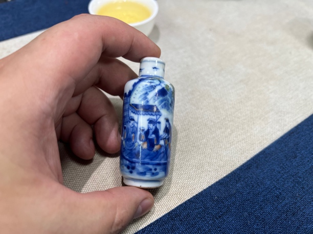 很漂的青花小瓶子一只
