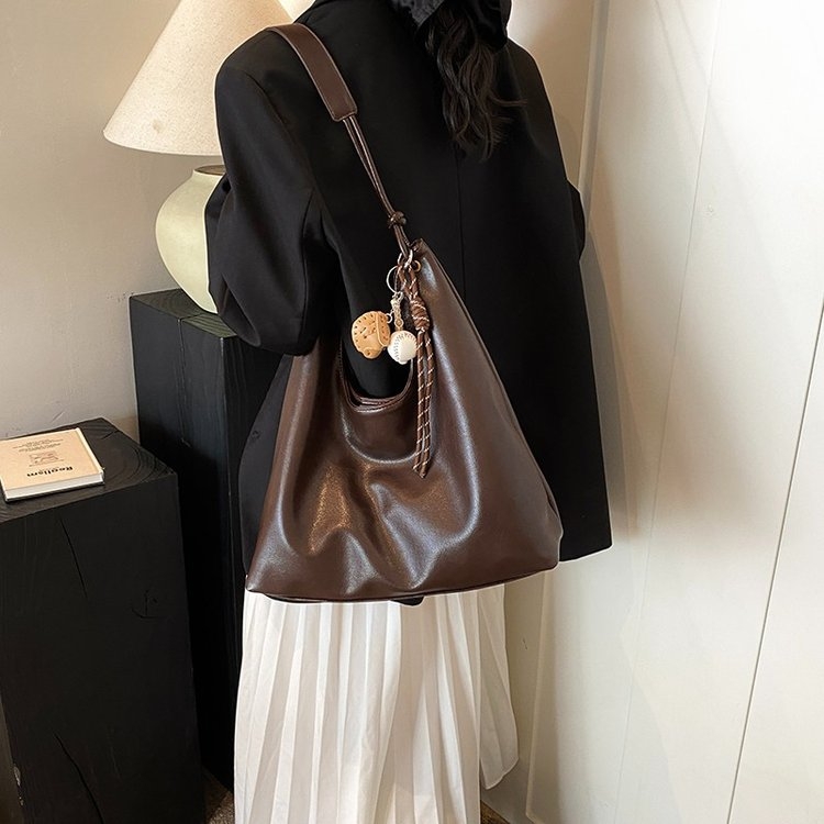 【带挂件】初秋新款大容量慵懒风托特包时尚百搭休闲托特女包包