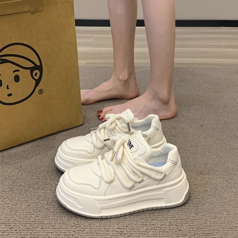 今年流行的小白鞋女2023新款爆款秋季超火板鞋厚底百搭小众ins潮