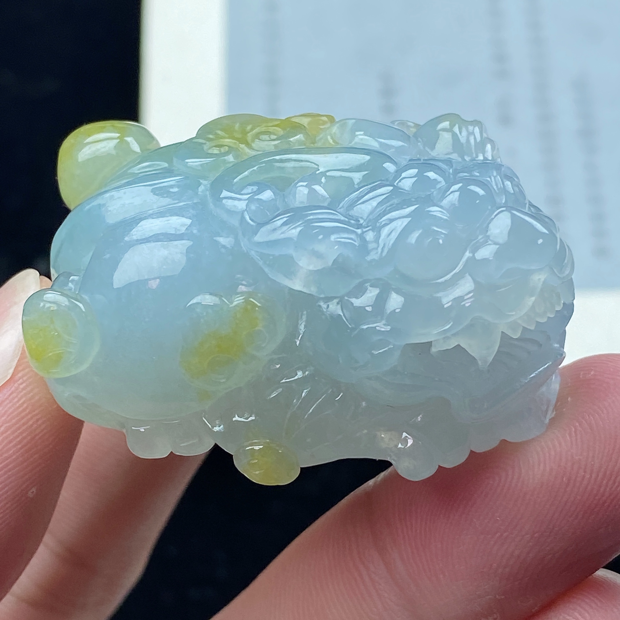 天然缅甸a货翡翠飘黄翡翠铜钱口含珠如意貔貅