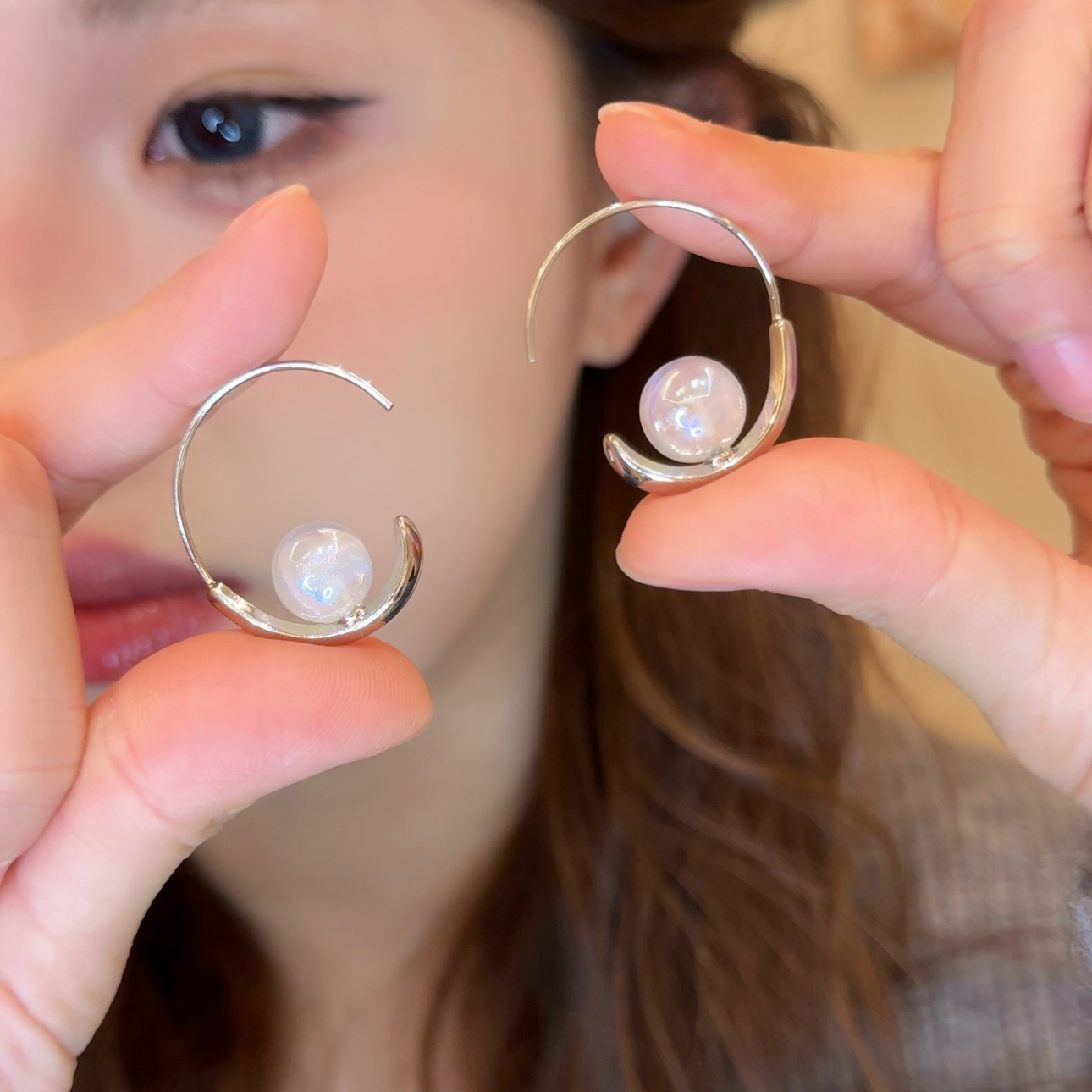 铜合金仿珍珠耳饰 简约悬月圈圈珍珠耳环高级感名媛耳饰设计耳圈