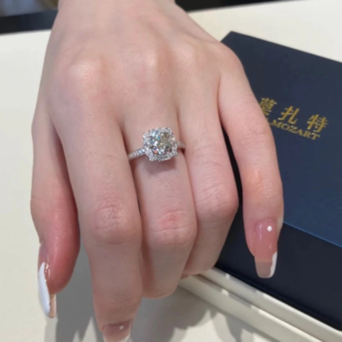 925银莫桑石银制品 （海瑞温斯顿）时尚经典气质精致精美订婚结婚