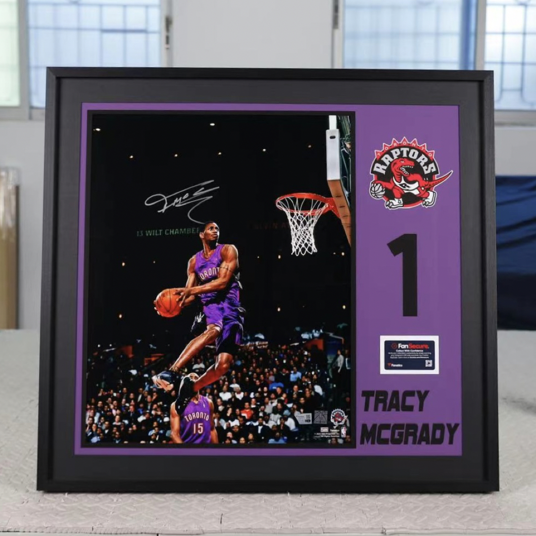 麦迪亲签猛龙20寸海报照片装裱版