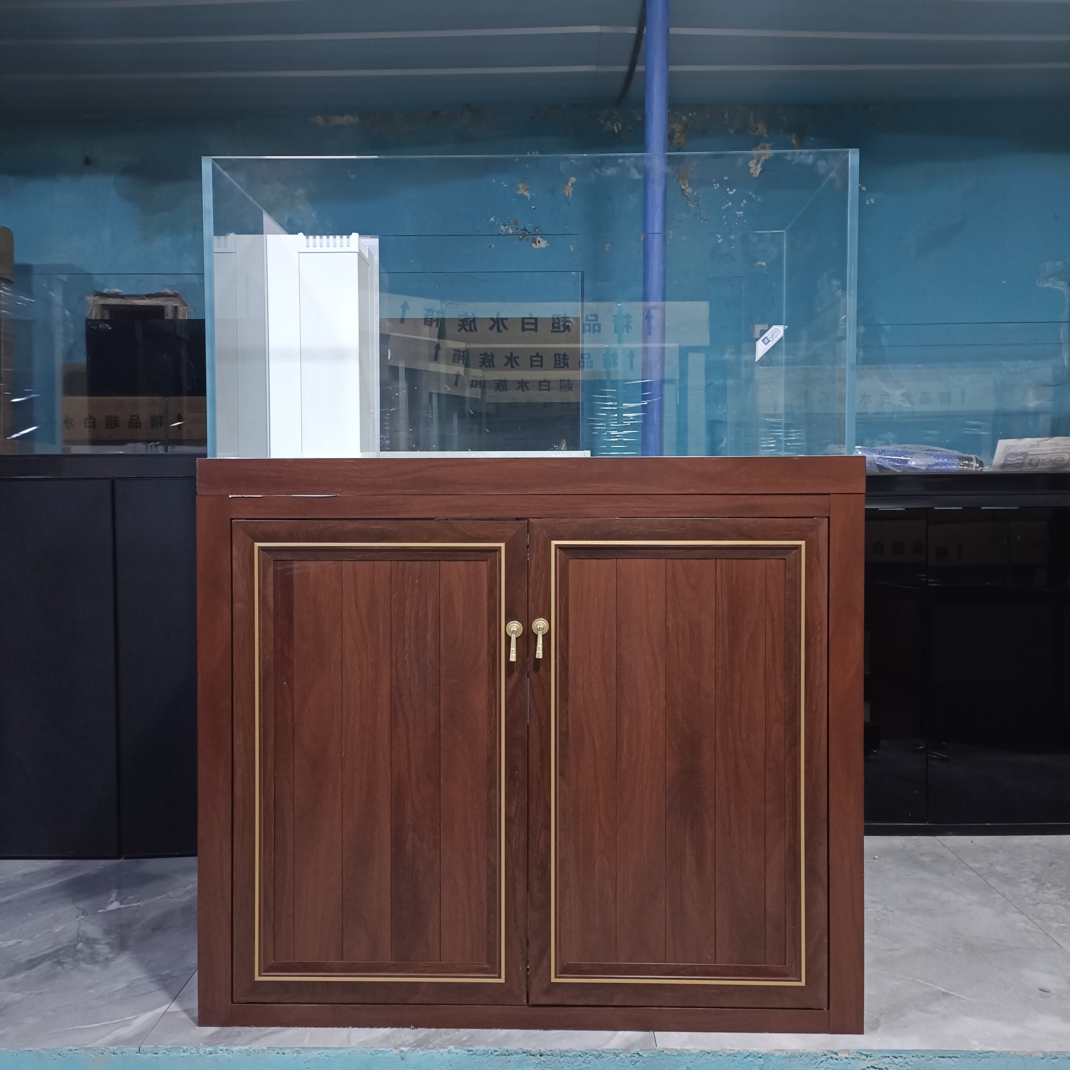 1m×50的溪流缸可以养金鱼，可以造景。