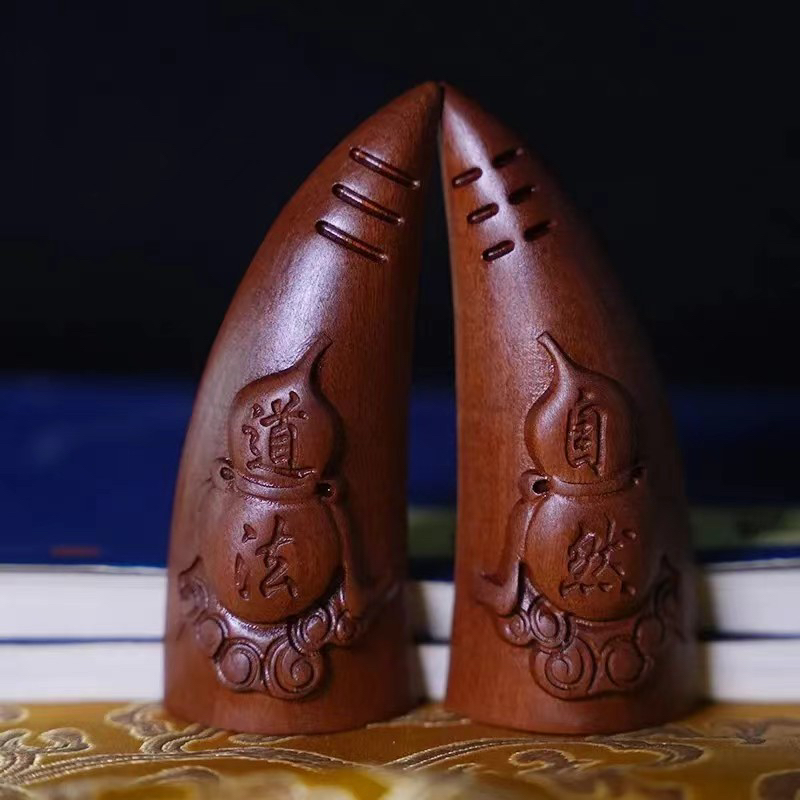 天然雷击枣木牛角圣杯圣卦老料阴阳杯半月卦羊角圣卦万年圣卦手工