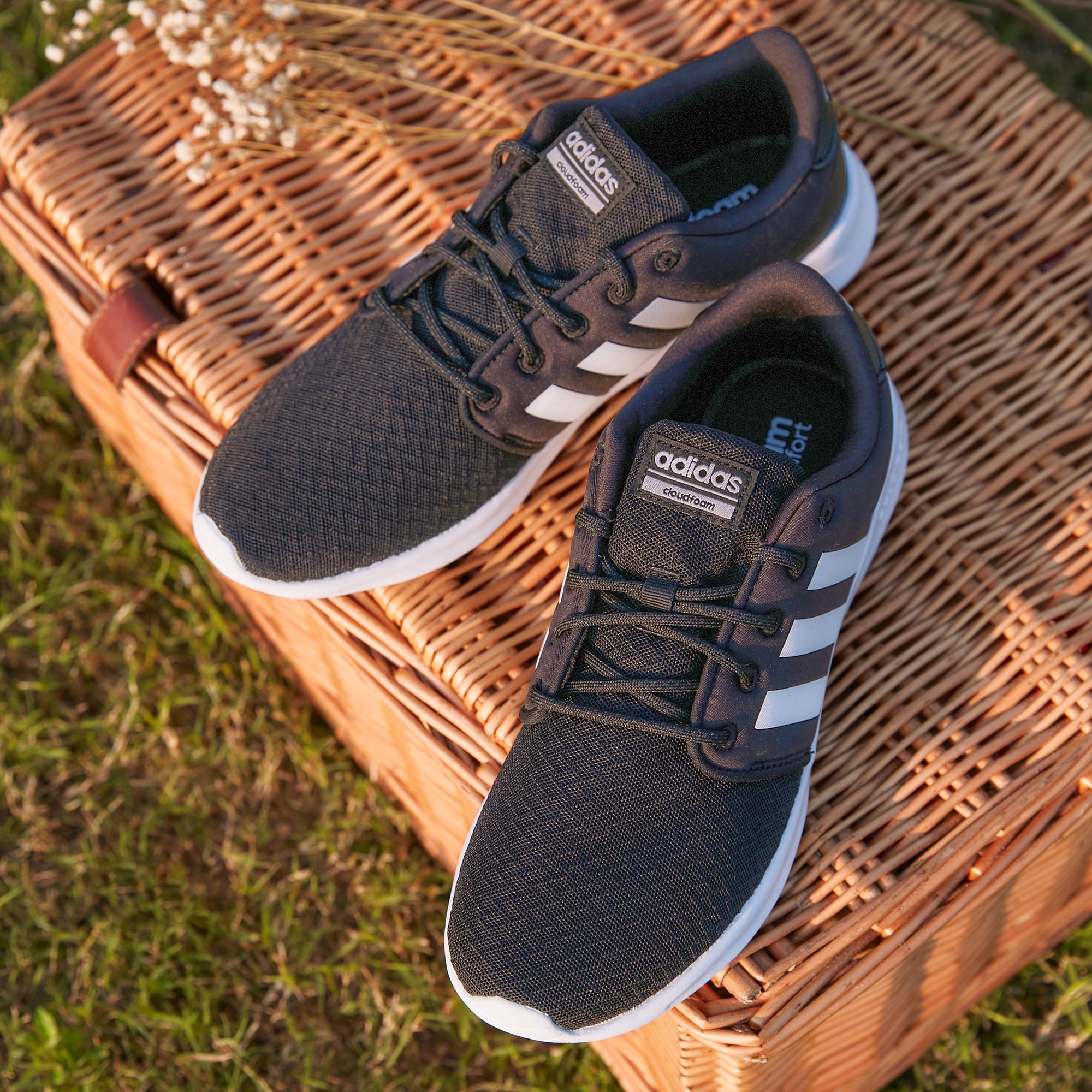 阿迪达斯女鞋休闲鞋运动QT RACER DB0275