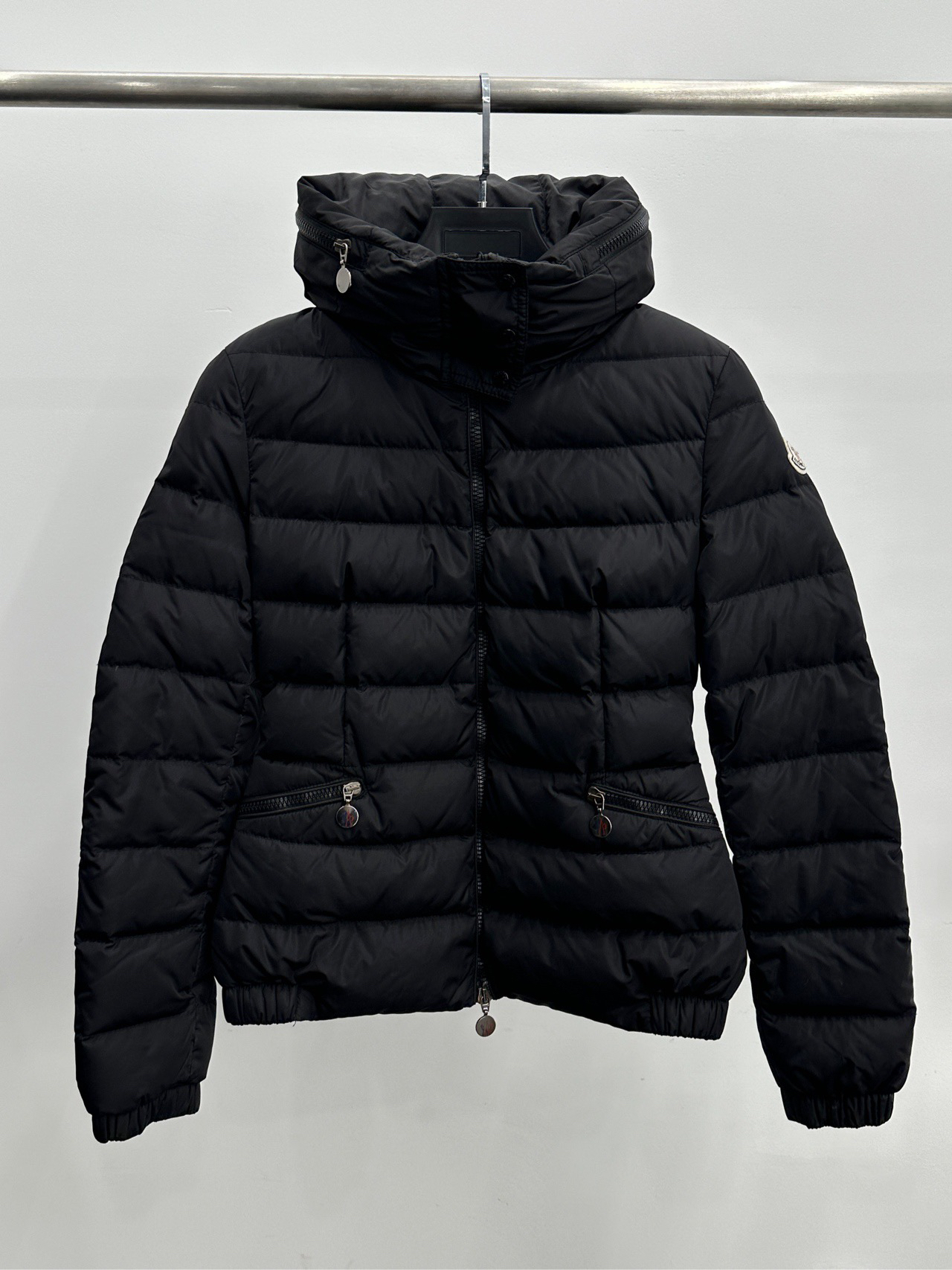 【sm959903】Moncler/盟可睐 Logo标贴羽绒服 黑色 1码 95新