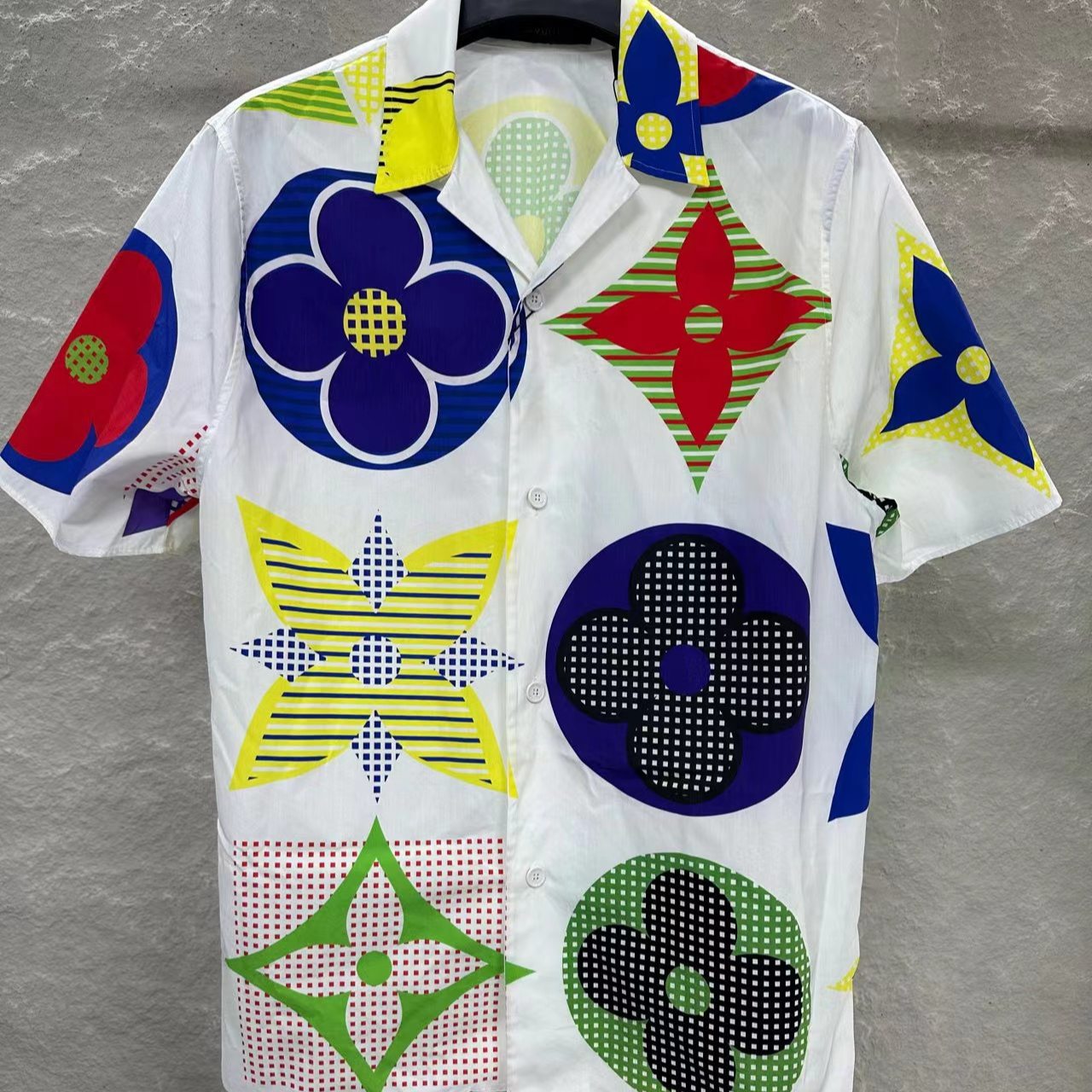 95新 LouisVuitton/路易威登 新品花卉印花翻领直筒短袖衬衫 M码