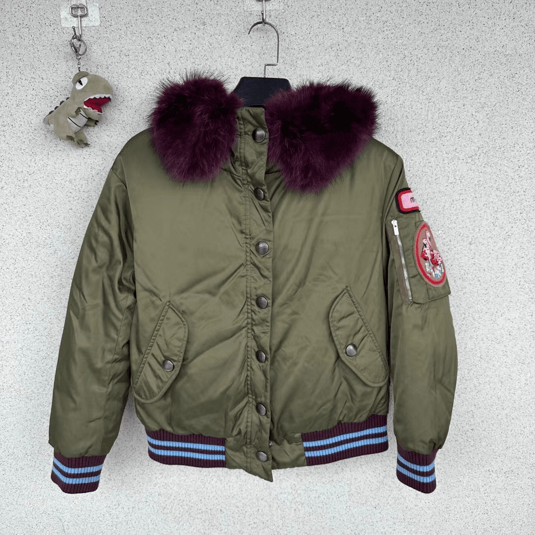 99新 MIU MIU/缪缪 miumiu徽章羽绒服/44码