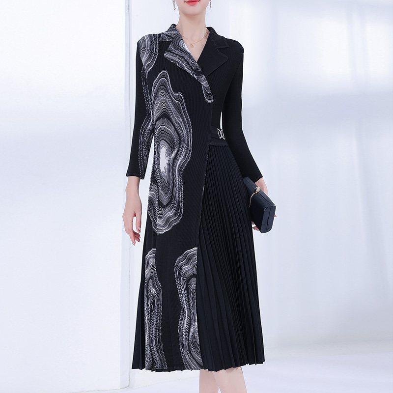 独特百褶裙2025新款春季女设计感拼接西装领中长款修身褶皱连衣裙