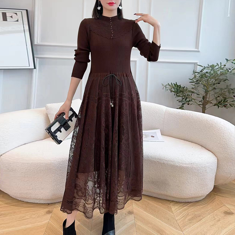 针织连衣裙女秋冬2025新款蕾丝长裙假两件配大衣长款内搭毛衣裙子