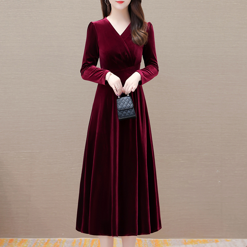 妈妈装金丝绒裙子2025新款秋季女气质V领中长款高级感修身连衣裙