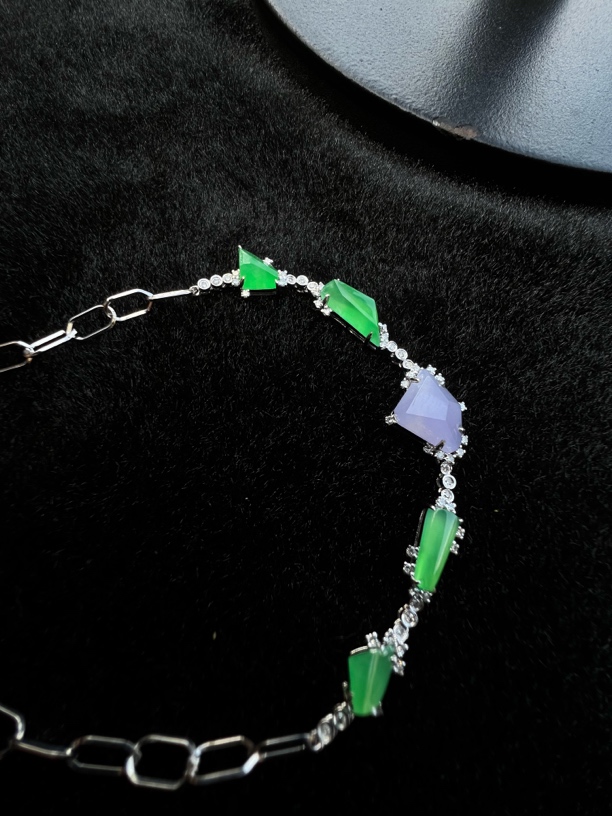 自然光实拍·18K金镶嵌翡翠随形手链