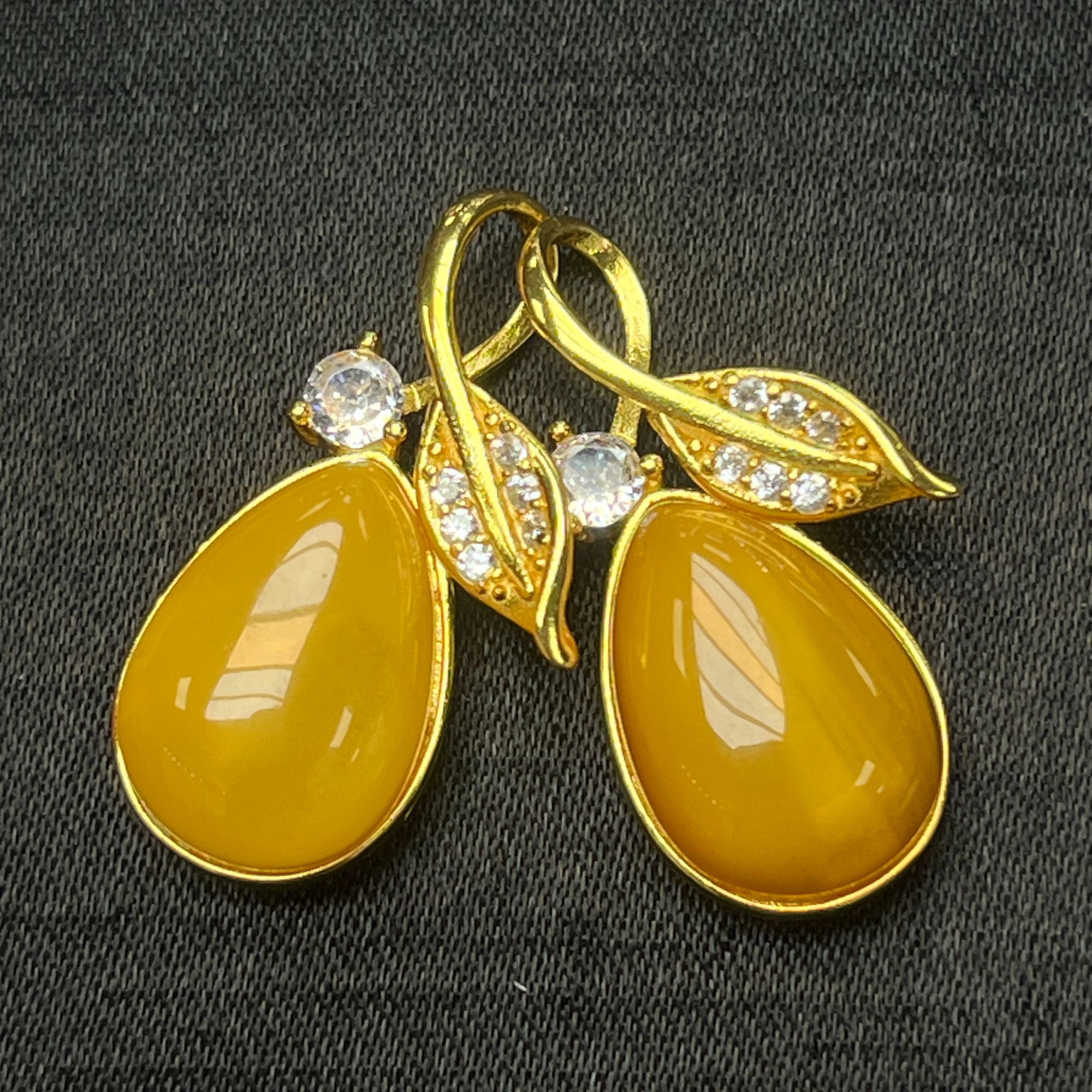 【封师兄珠宝】 蜜蜡水滴吊坠 16*11mm FGX010DB002