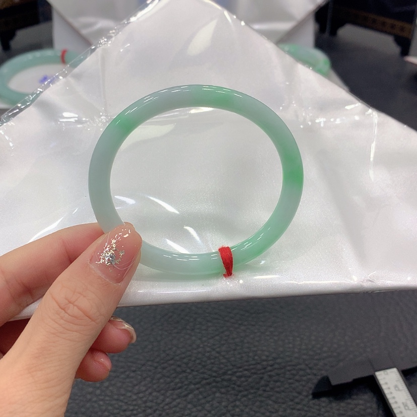 【闪购商品】翡翠手镯未镶嵌小****）