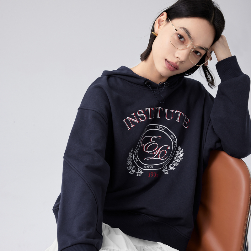 【衣衣专属】伊芙丽学院风重工绣花连帽卫衣新款气质外套1F8901201