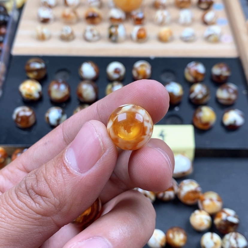 【闪购商品】琥珀裸石未镶嵌M****宇