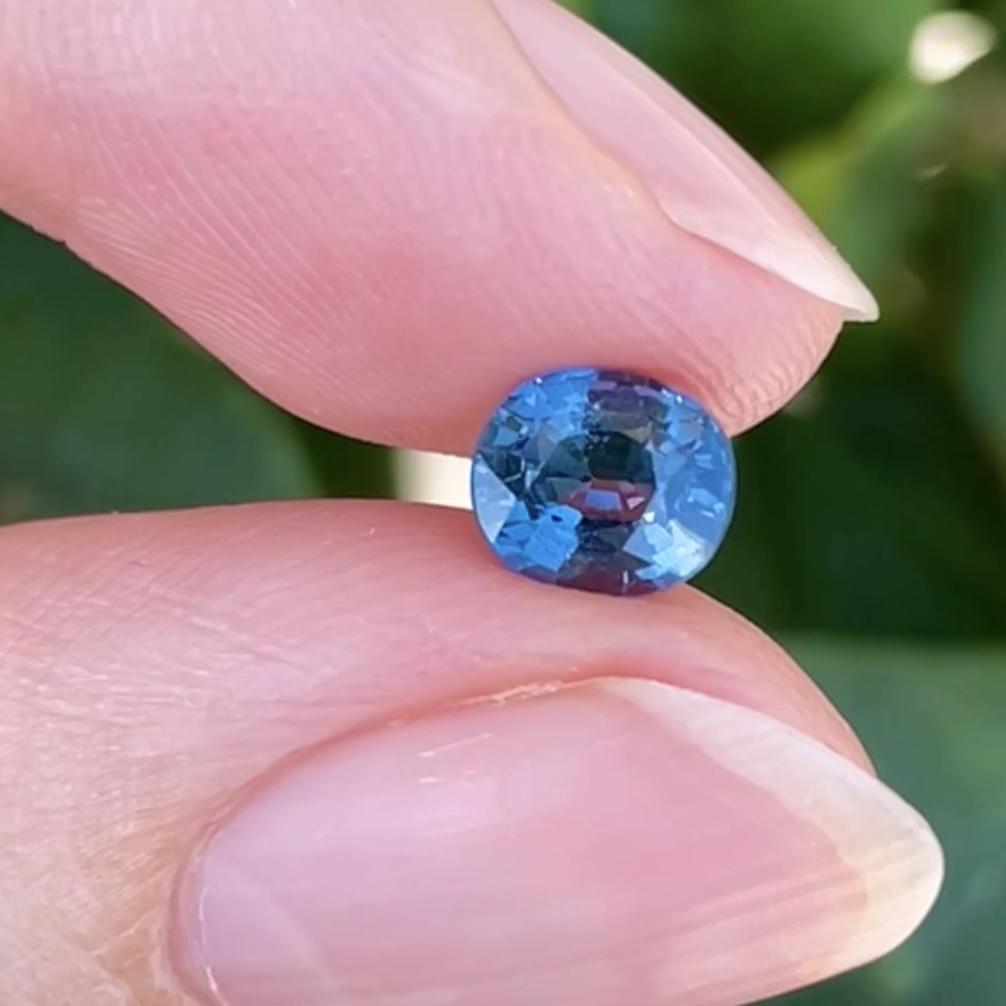 无烧钴尖晶石1.05克拉浓郁钴蓝色精切工干净玻璃体满火彩GFCO大证