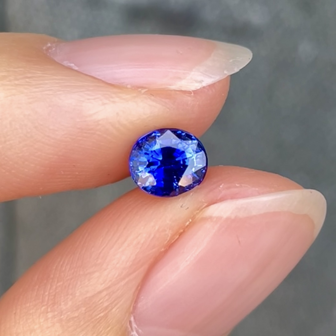 天然皇家蓝宝石1.00克拉色标级精切工干净玻璃体满火彩可定制戒指