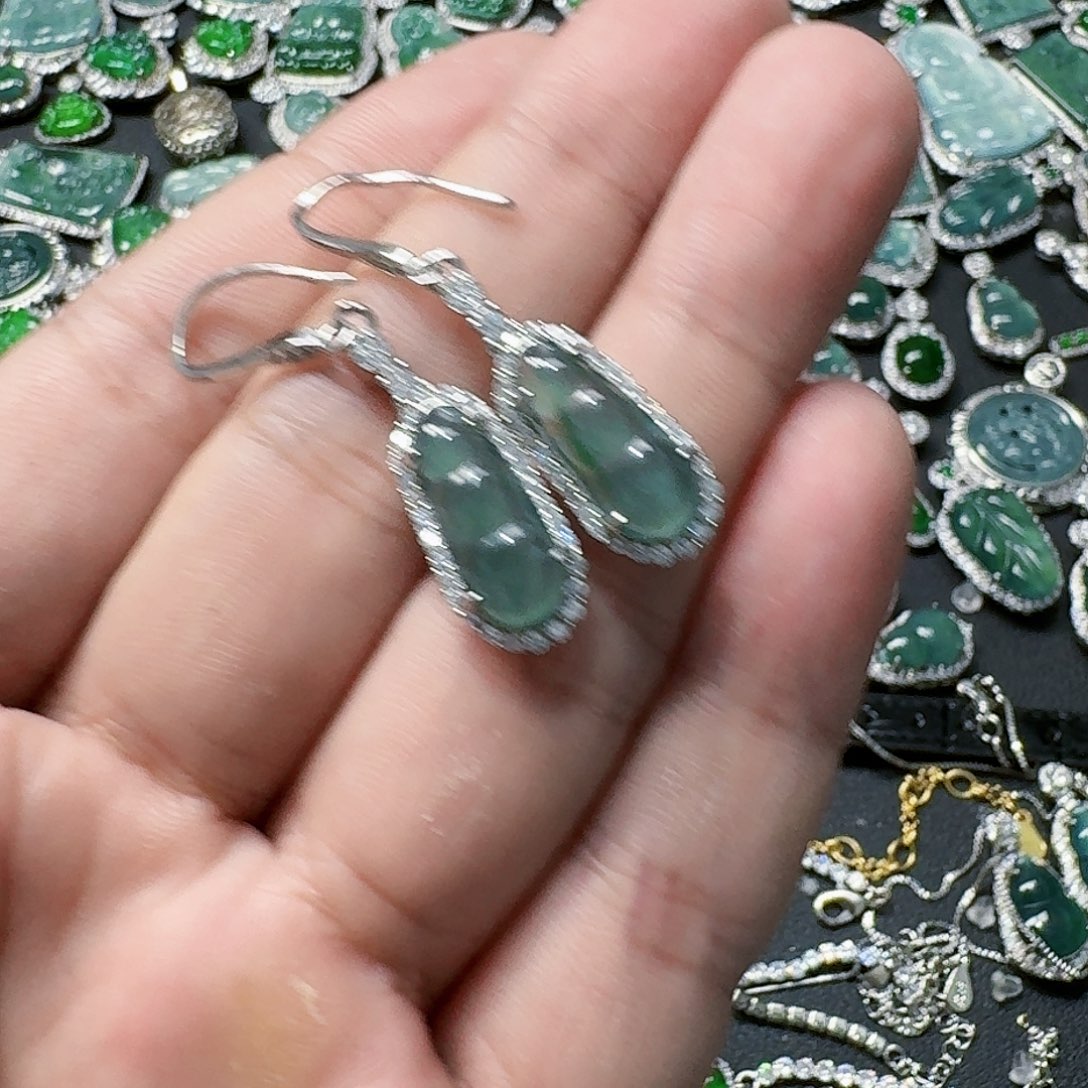 翡翠颈饰未镶嵌天然A货翡翠放漏