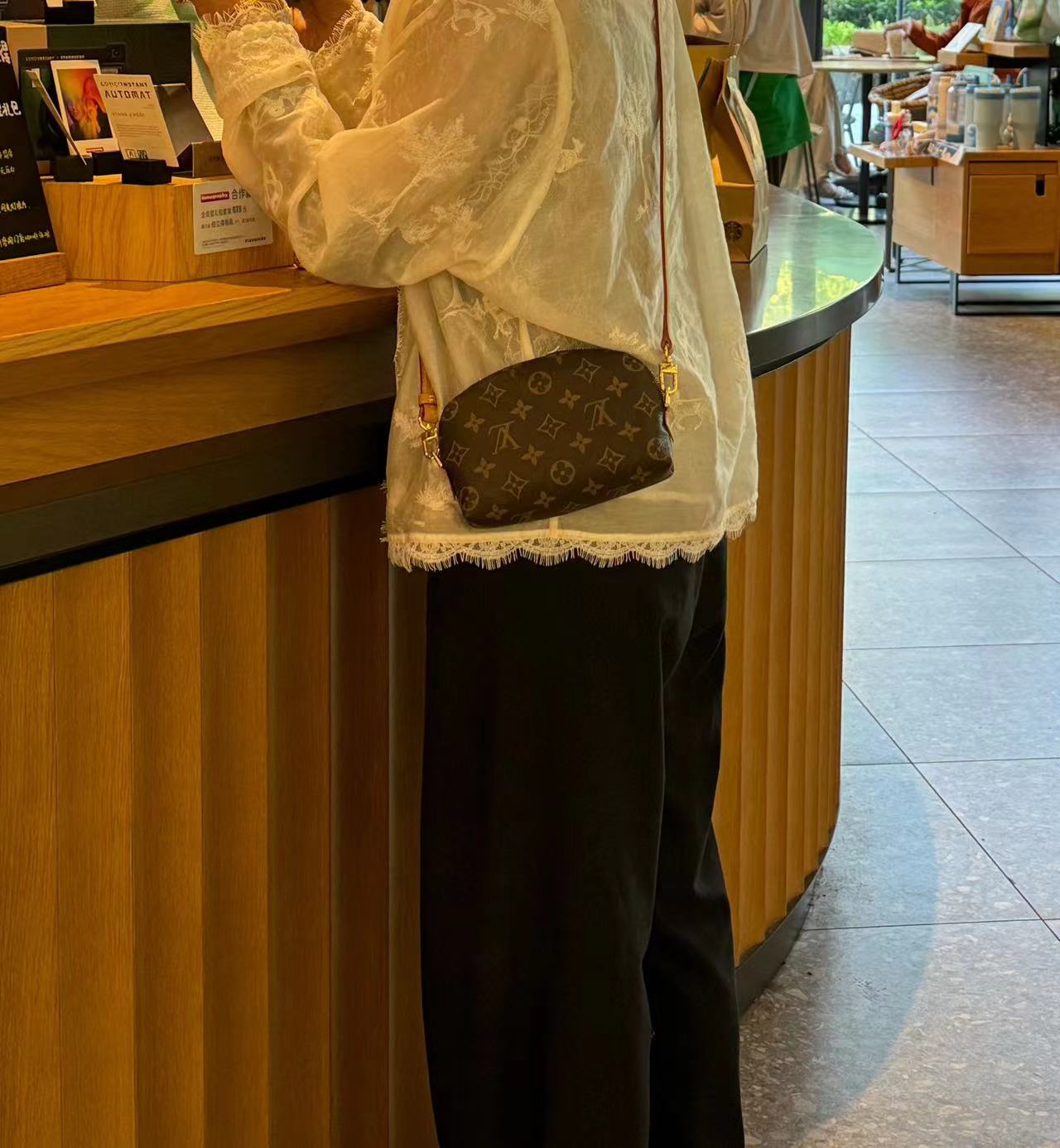 99新 LouisVuitton/路易威登 时越二奢/1小贝壳/手拿包/配皮换新