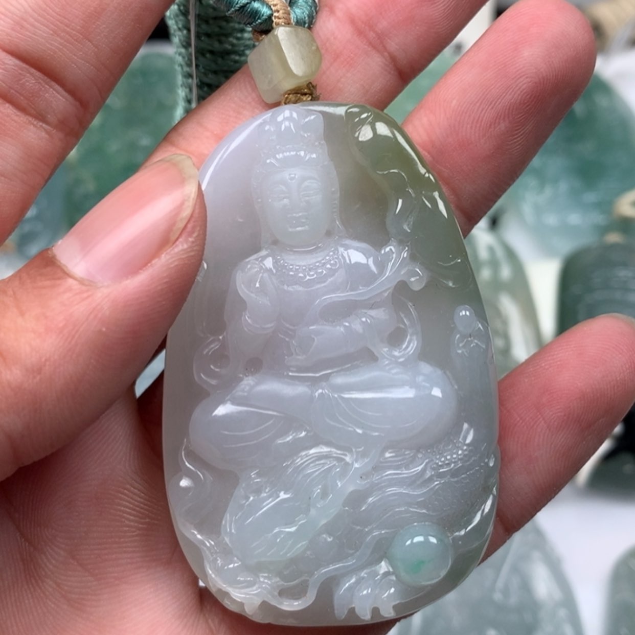 【闪购商品】翡翠颈饰未镶嵌一****响