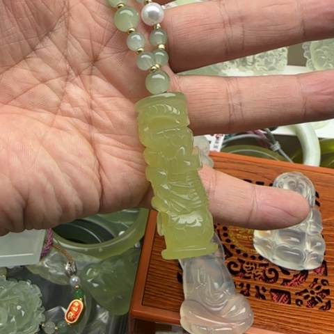 蛇纹石玉吊坠未镶嵌