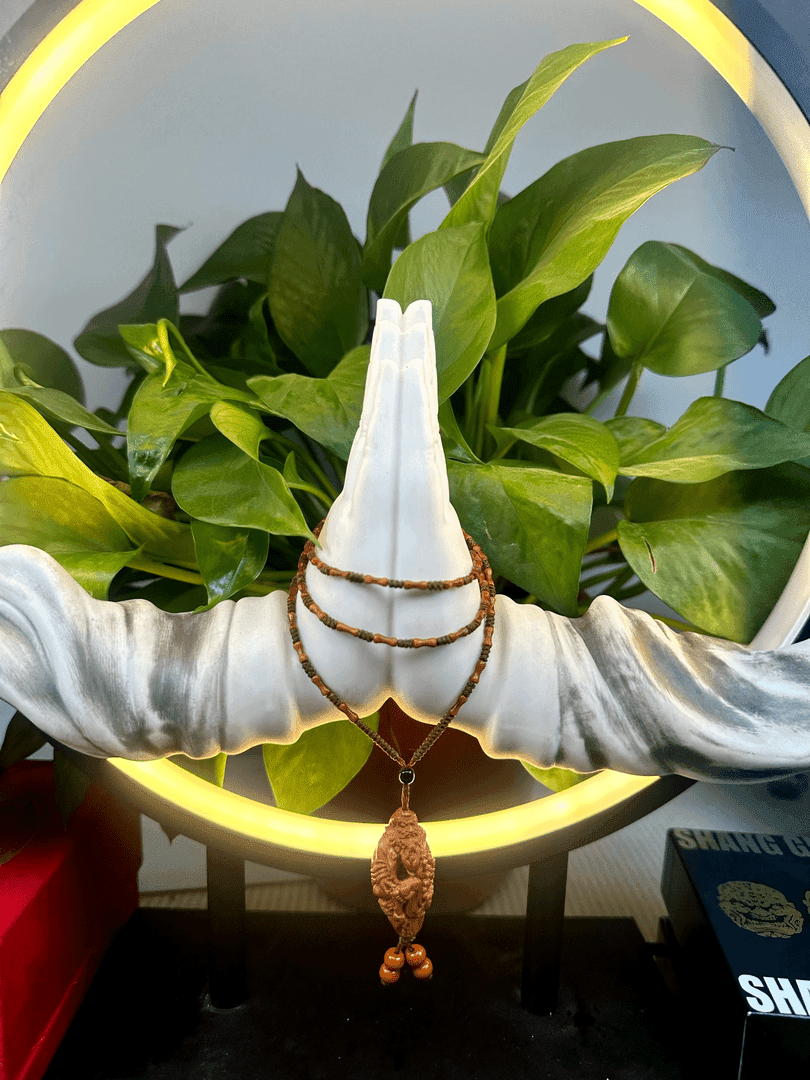 锦和，竹节达摩橄榄核雕脖挂