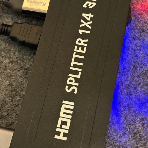 全新未使用  X20 HDMI高清分屏器裸机无配件/乐拍