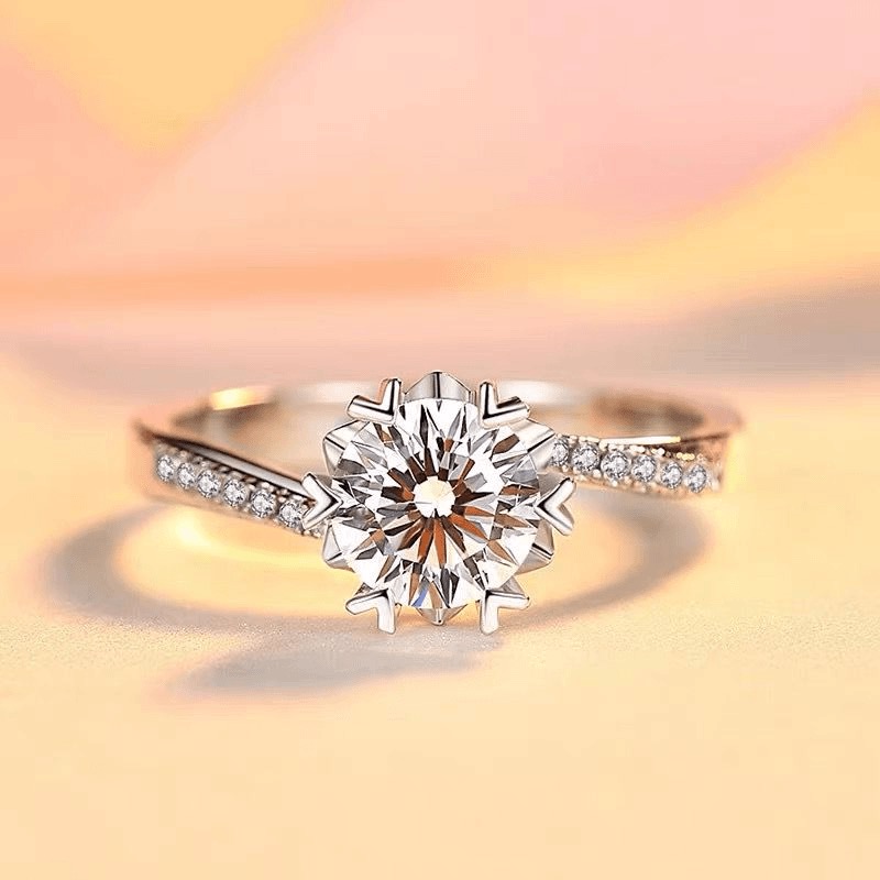 925银莫桑石银制品 【微镶纽臂雪花】0.5-3克拉奢华经典订婚女戒简