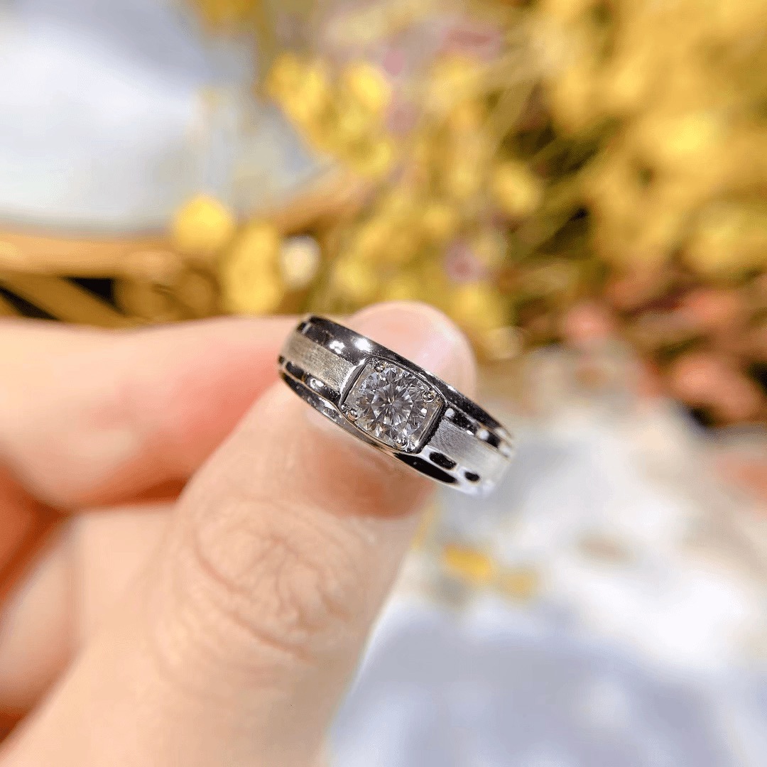 925银莫桑石银制品 【波纹男戒】0.5-1克拉高品质D色莫桑石时尚男戒