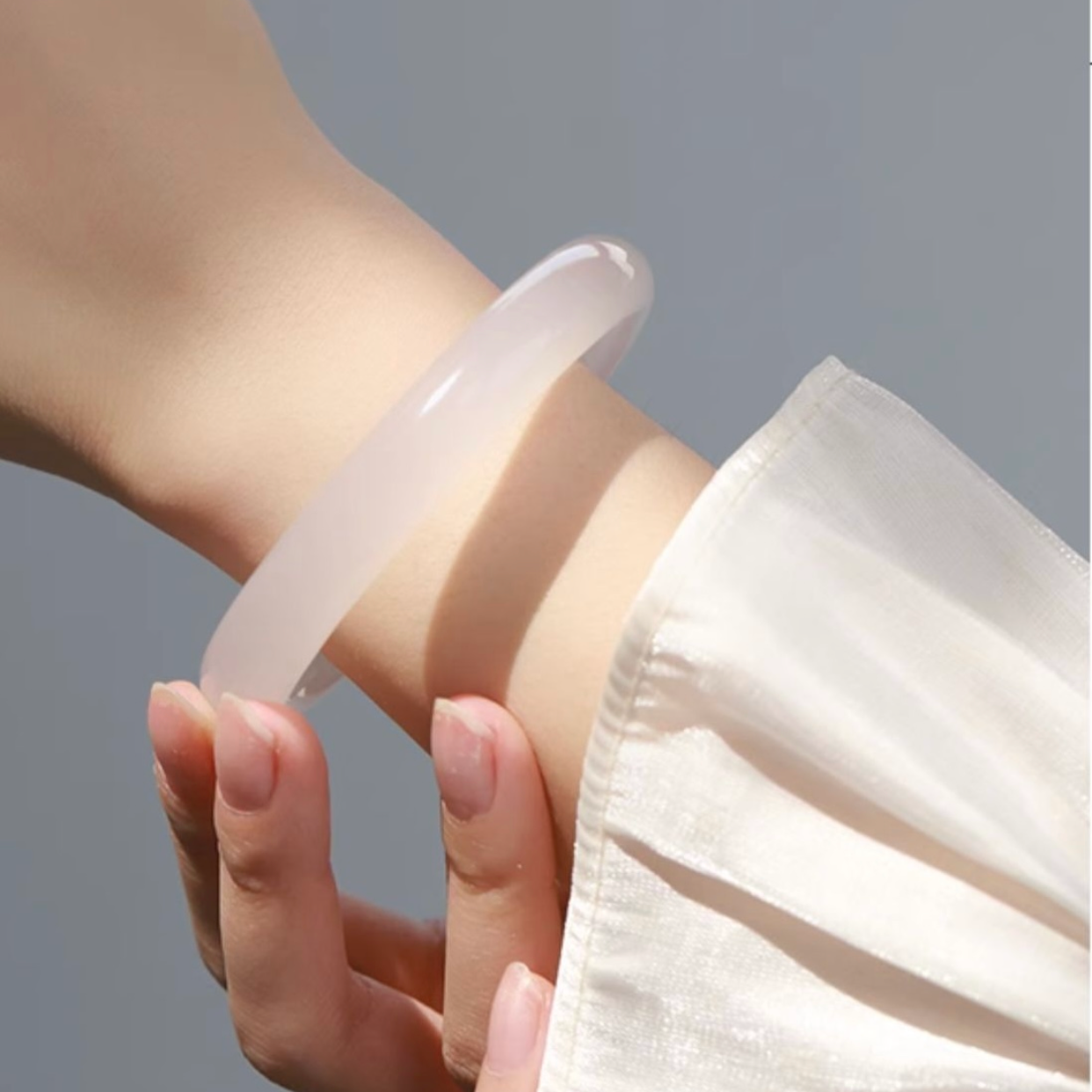 白月光温柔天山翠玉手镯高冰白手镯冰透细圆条平安镯古风少女时尚