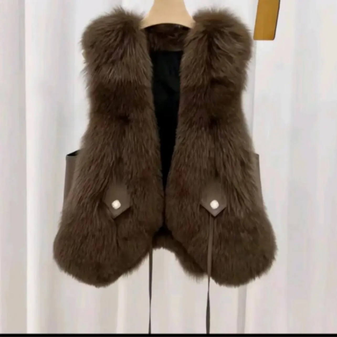 新款时尚气质简约显瘦轻奢百搭马甲女