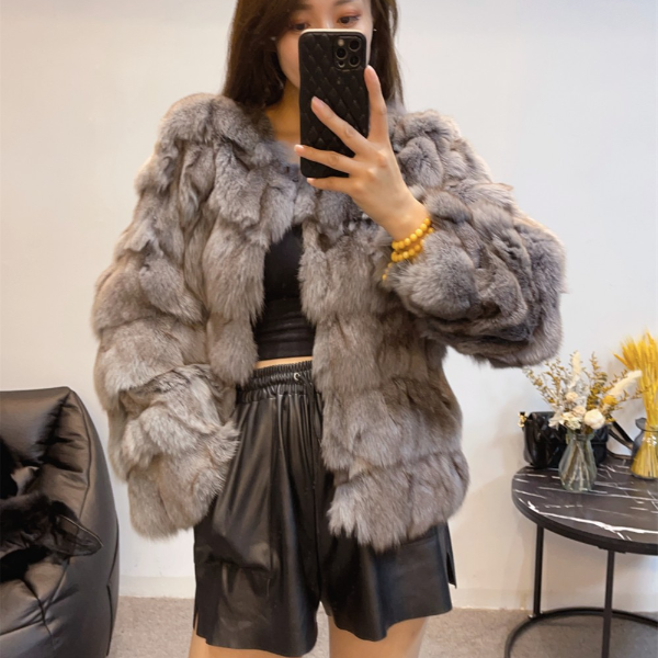  50厘米蓝狐皮毛一体洋气百搭女外套