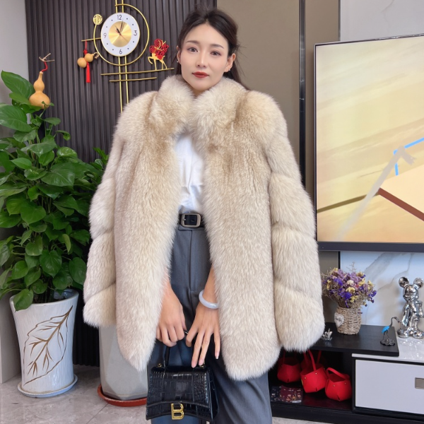  2025年新款70公分6张芬兰进口白狐皮毛一体外套皮草