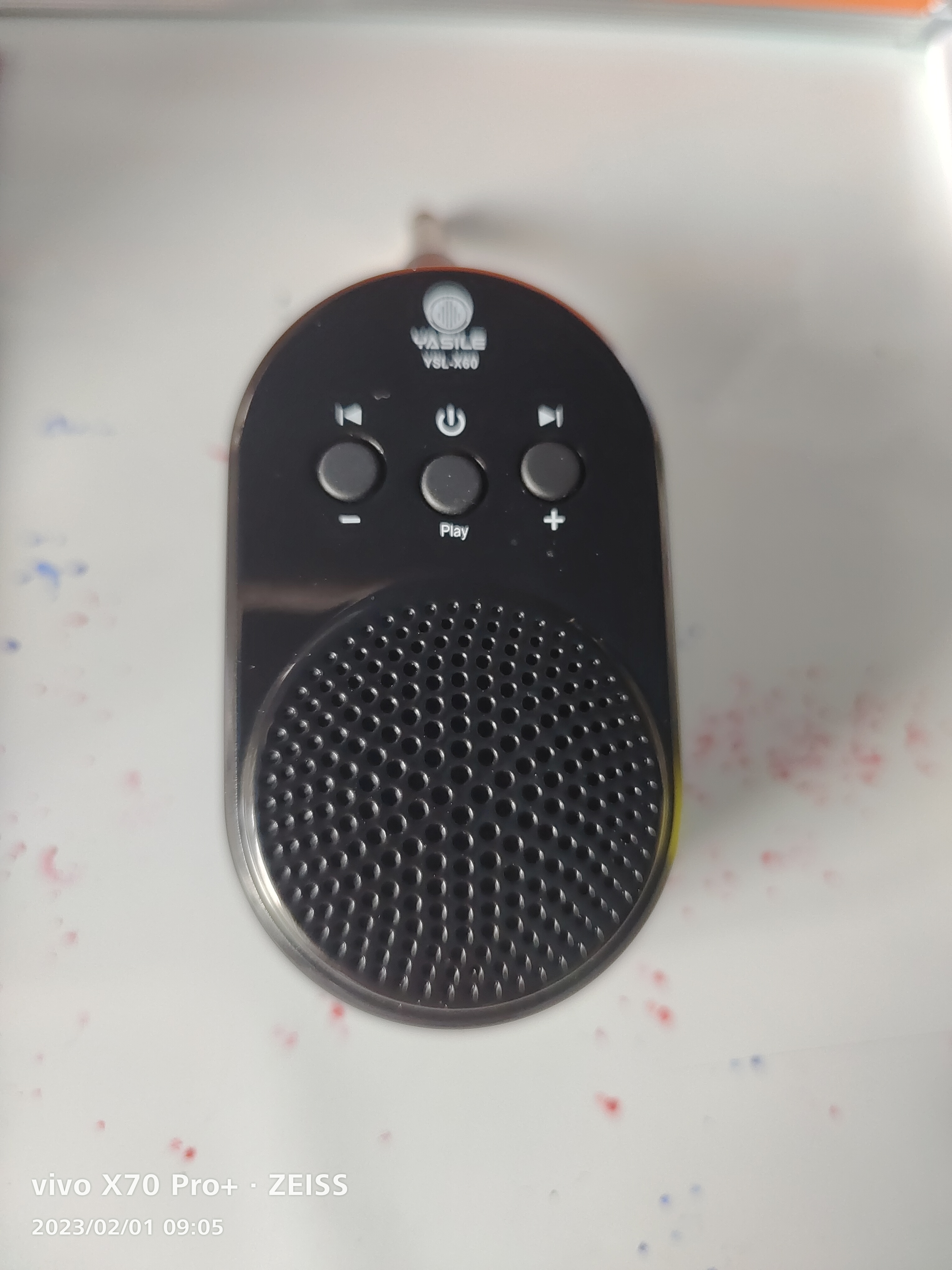 小音箱,直插式,起着扩音的作用.